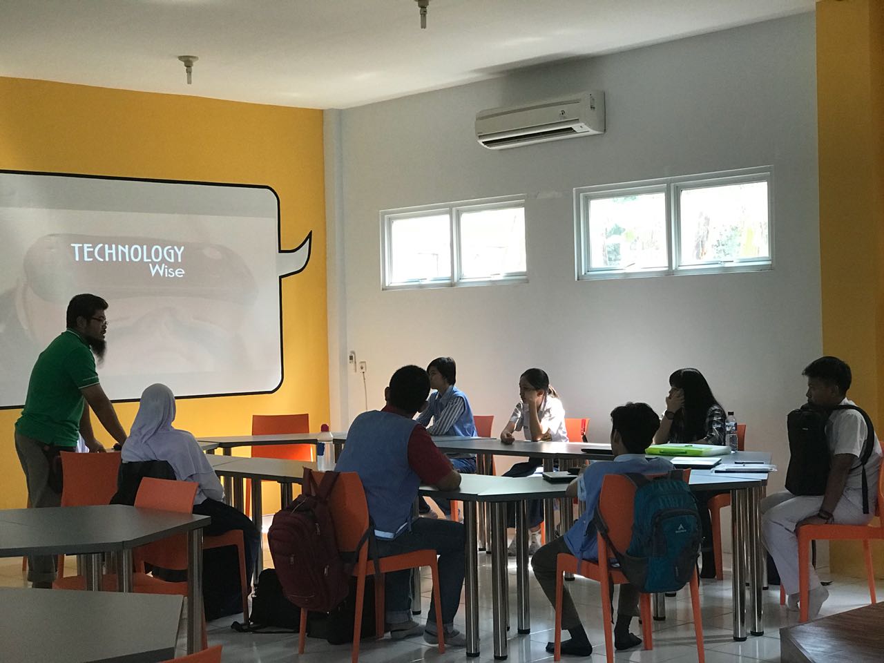 MPLS yang Berbeda di Sekolah Alam Cikeas